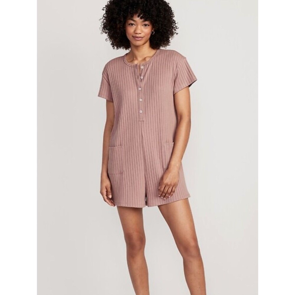 Old Navy Ribbed Henley Pajama Romper in Mauve Pink size small